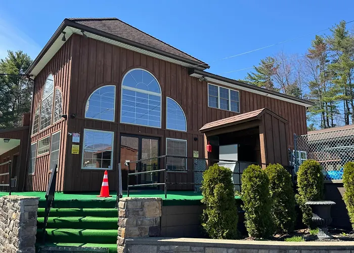 Mohican Resort Motel, Conveniently Located To All Lake George Attractions