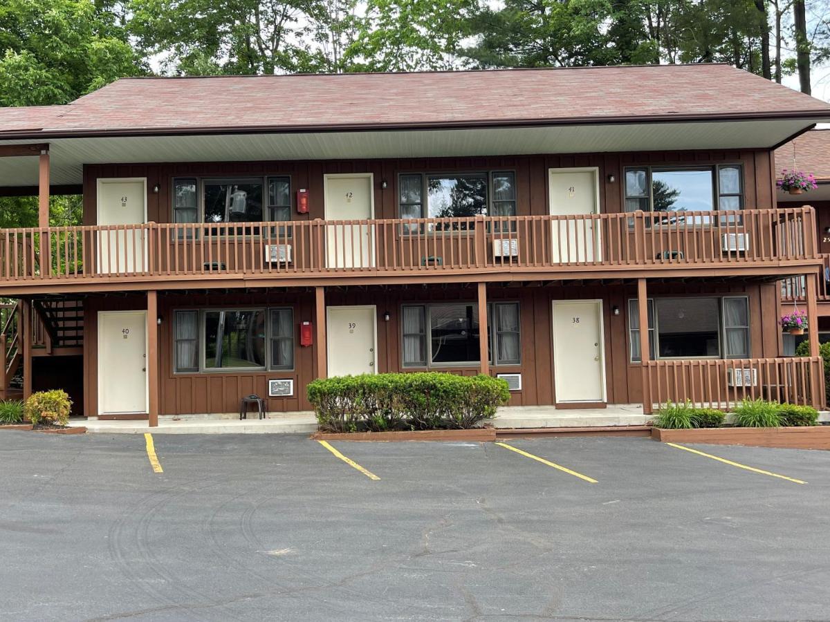 Hotel Mohican Motel, Conveniently Located To George Attractions Queensbury